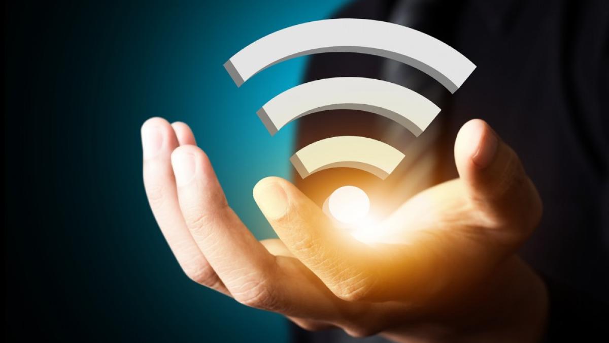 wifi_hand_1000x600_04293300