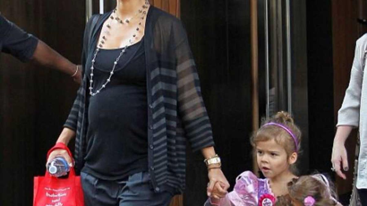 jessica_alba_copil_fcbook_instagrm_33300500