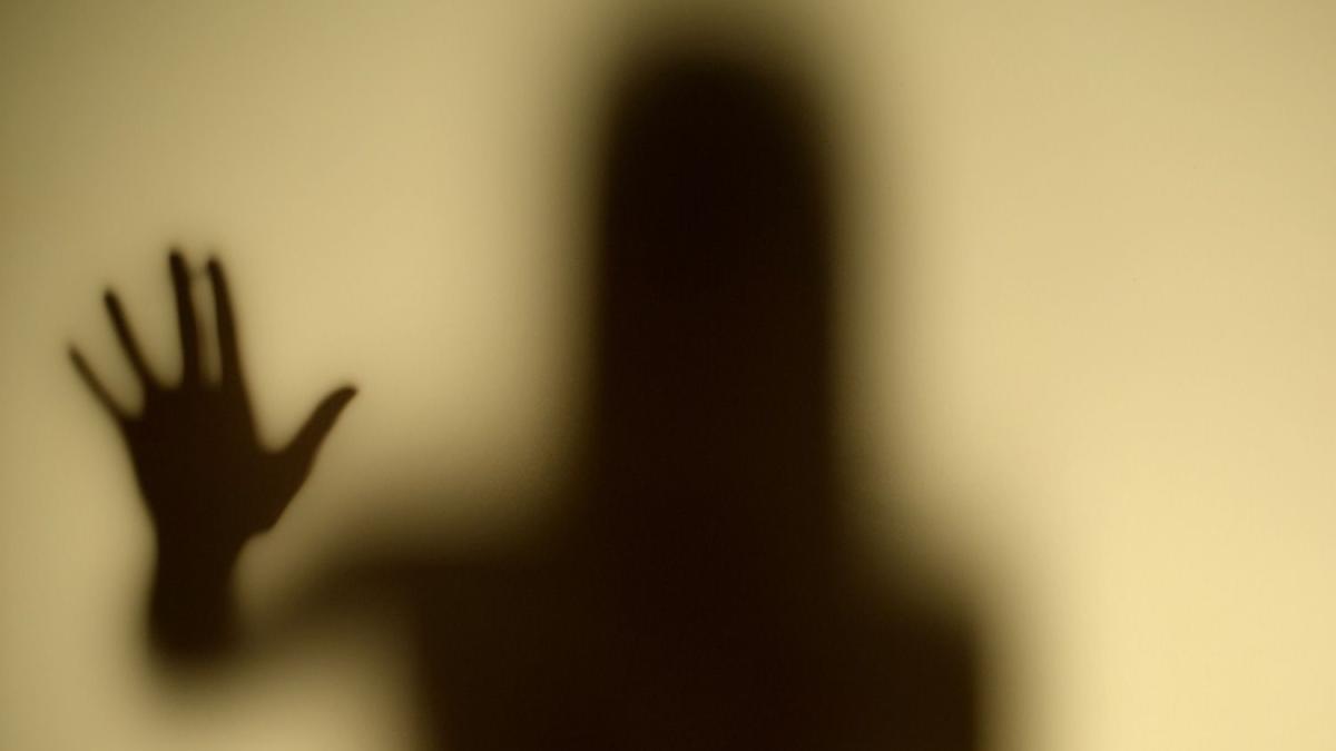 shadowpeople_58a345113df78c4758d4f14d_13554000