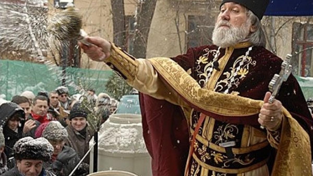 preot_binecuvantand_de___boboteaza_82442200