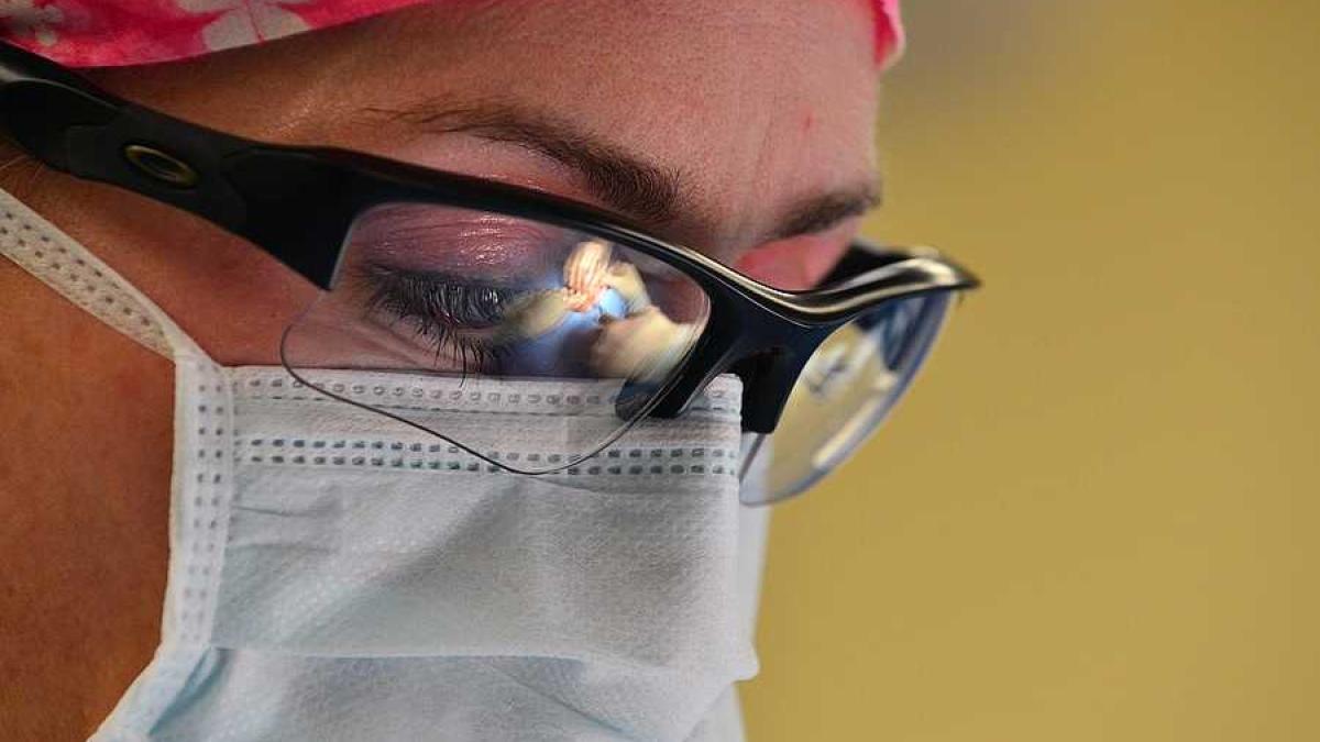 medic_doctor_consultati_78598900