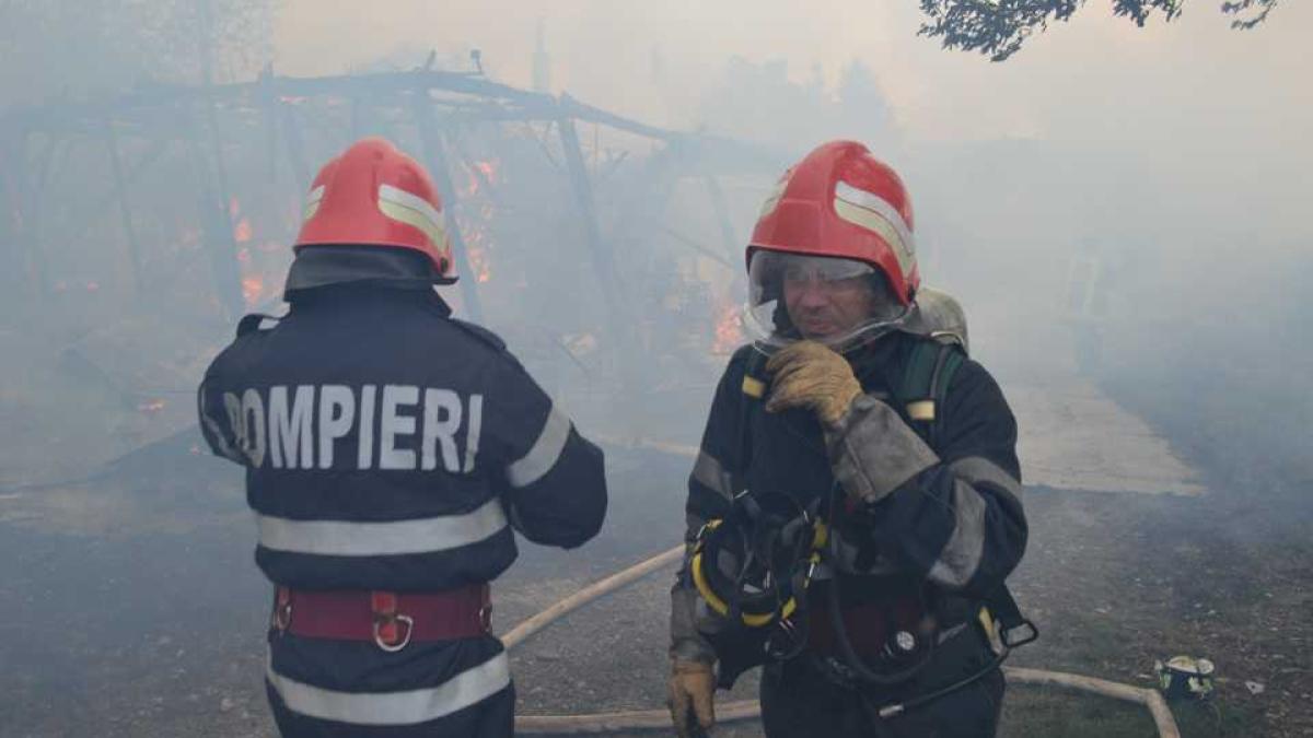 incendiu_pompieri_fum_40954000