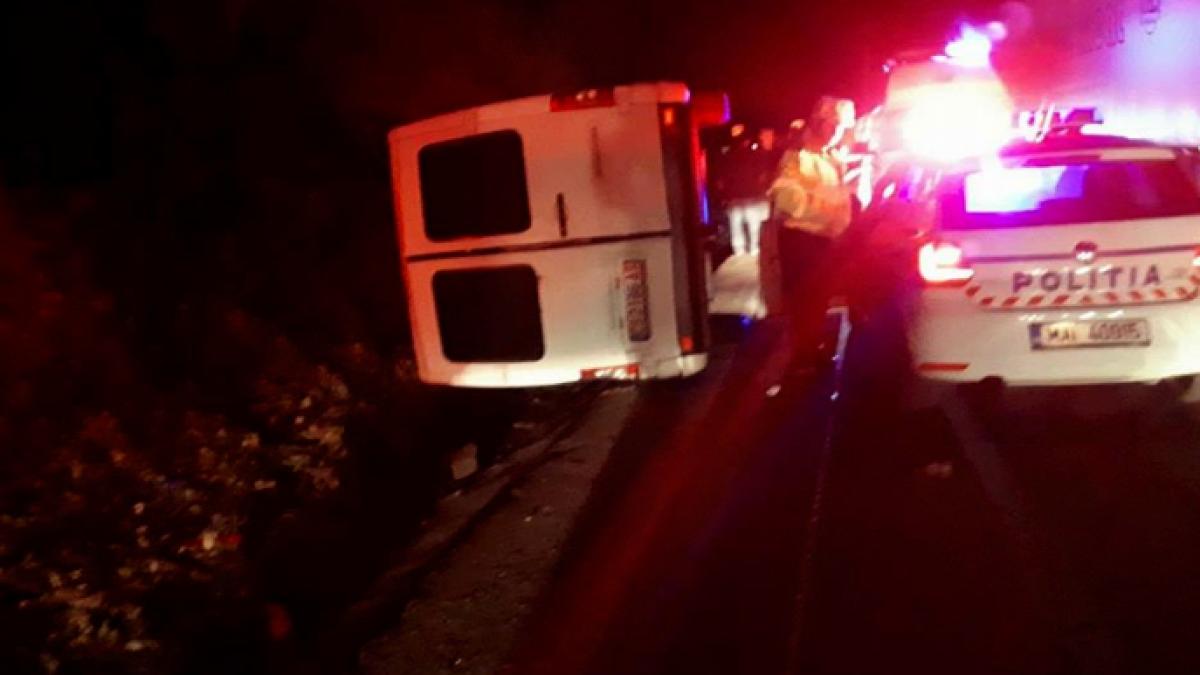 microbuz_rasturnat_valea_oltului_13567900