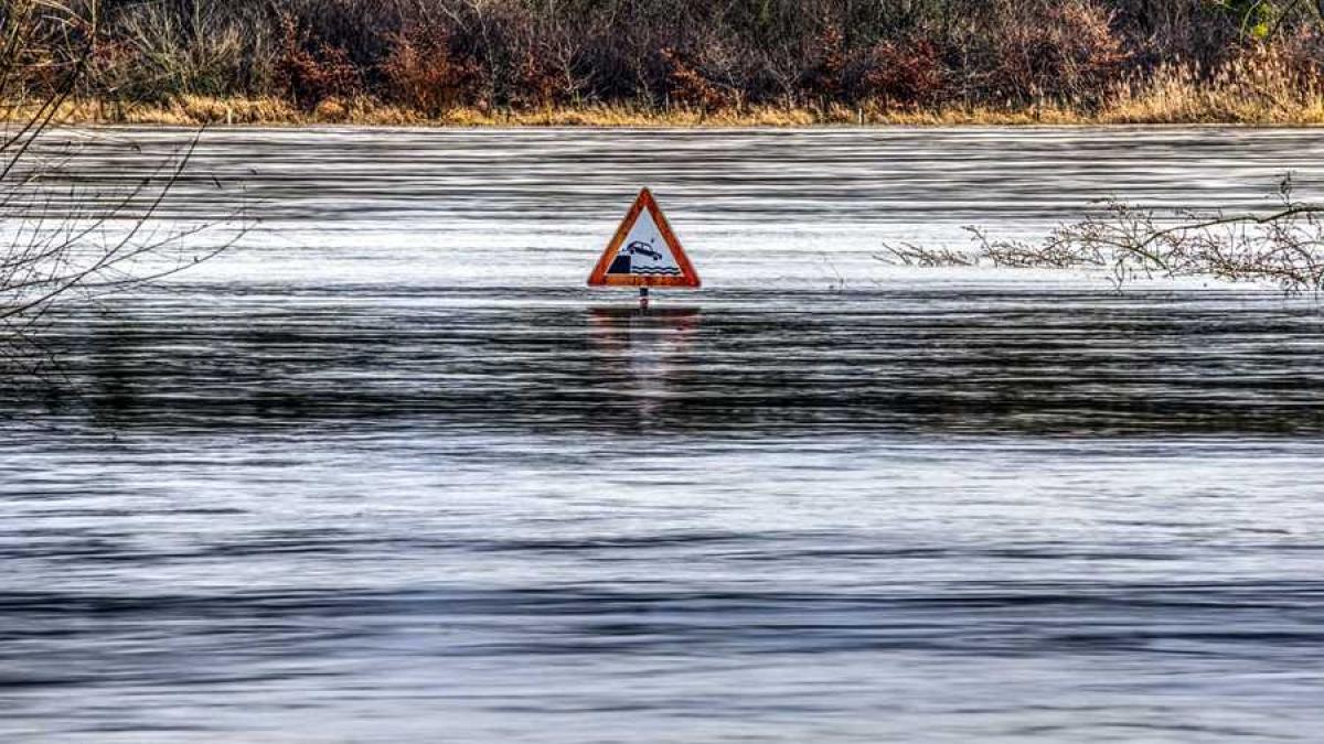 inundatii_masina_apa_21277000