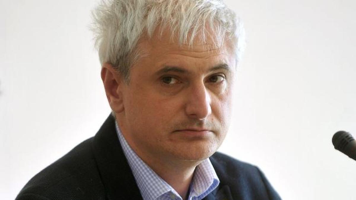 adrian_majuru_50654800