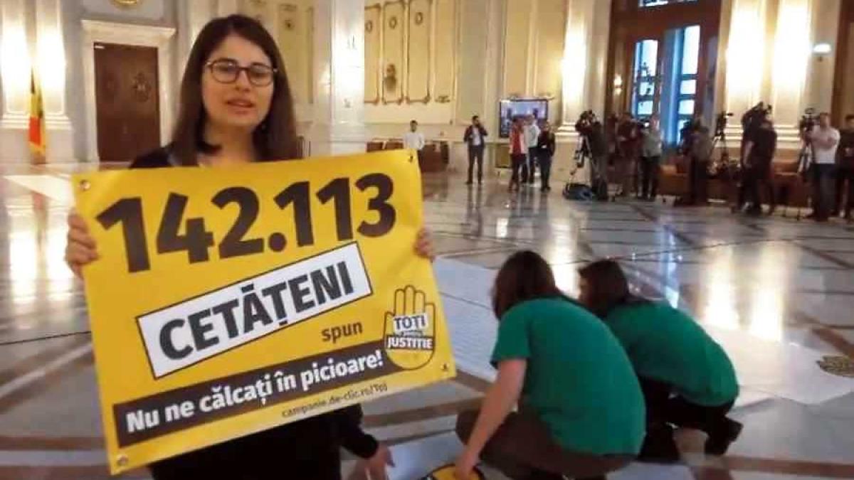 declic_covor_semnaturi_02_87212800