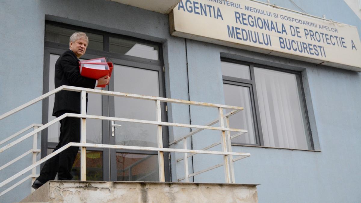 primarul_dan_tudorache_a_depus_iprc-ccprc-82n_noiembrie_2016_aproape_40_000_de_semnaturi_la_agentia_pentru_protectia_mediului_97129300