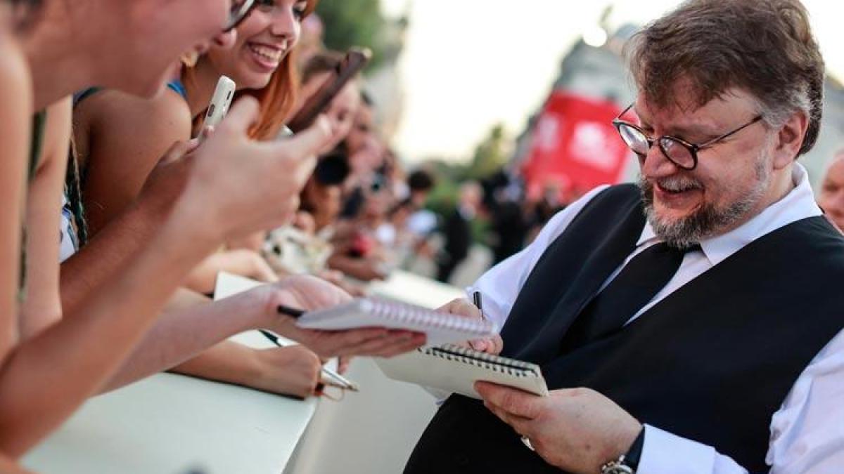 del_toro_autografe_10535600