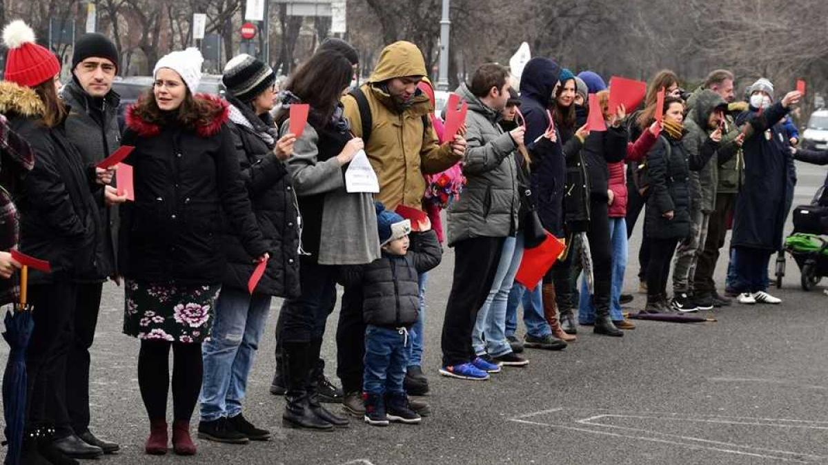 flasmob_cartonase_rosii_76070100