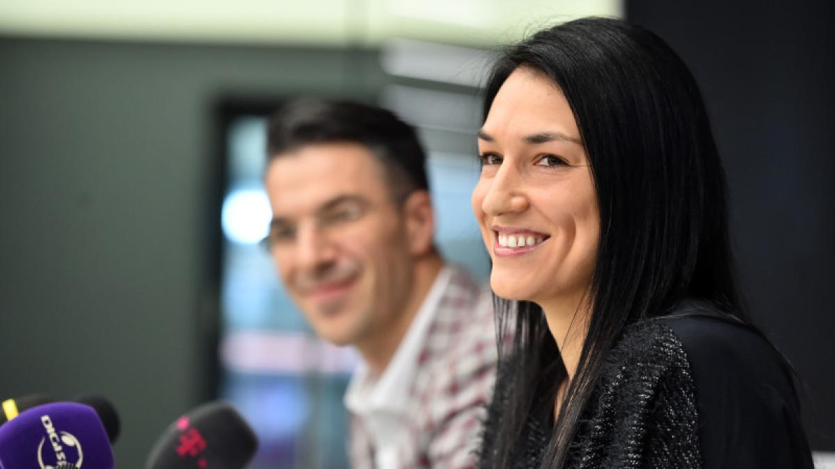 cristina_neagu_60889300