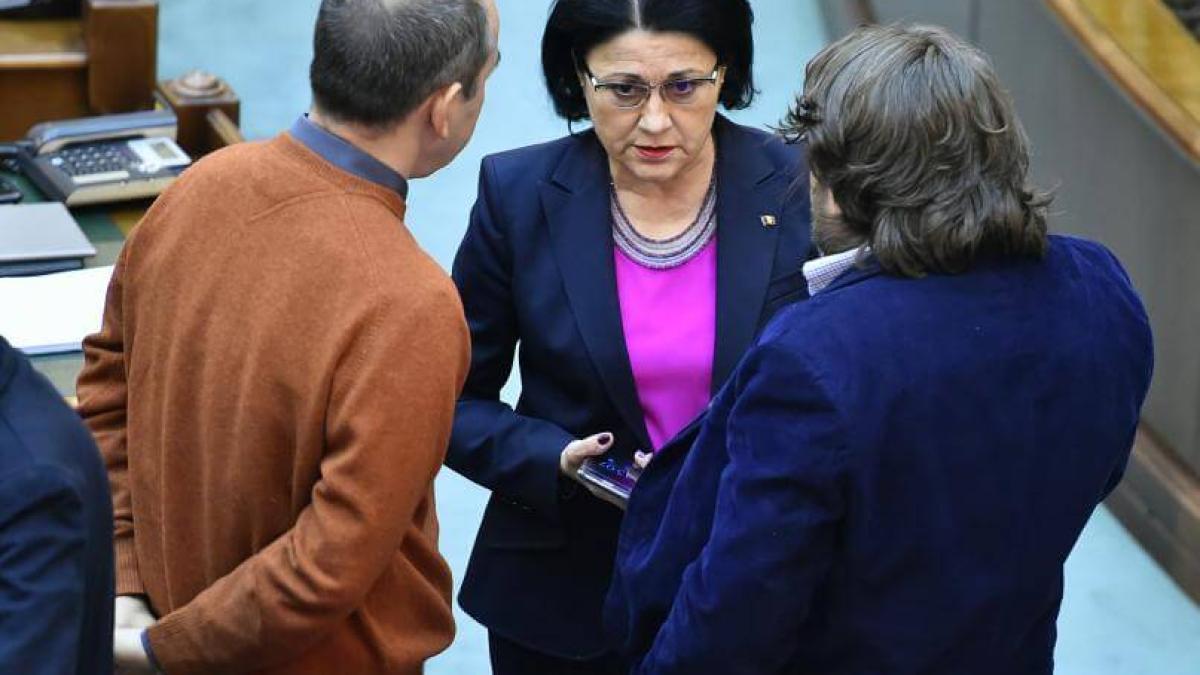 ecaterina_andronescu_37305700