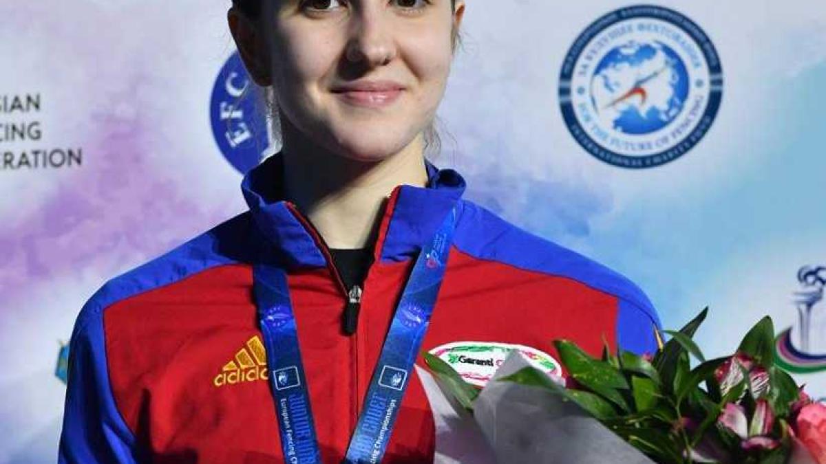 alexandra_predescu_argint_la_soci_2018_1_94546700