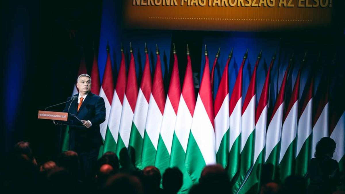 viktor_orban_fcbook_01_63942000