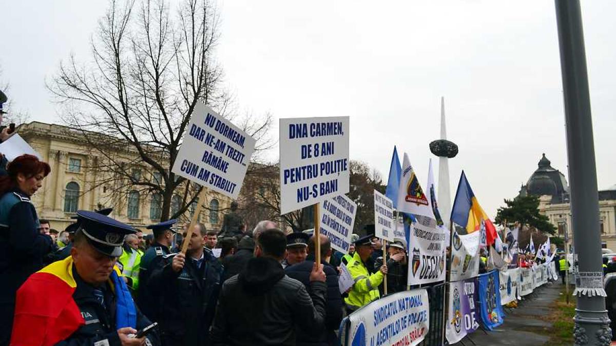 protest_politisti_01_74264300