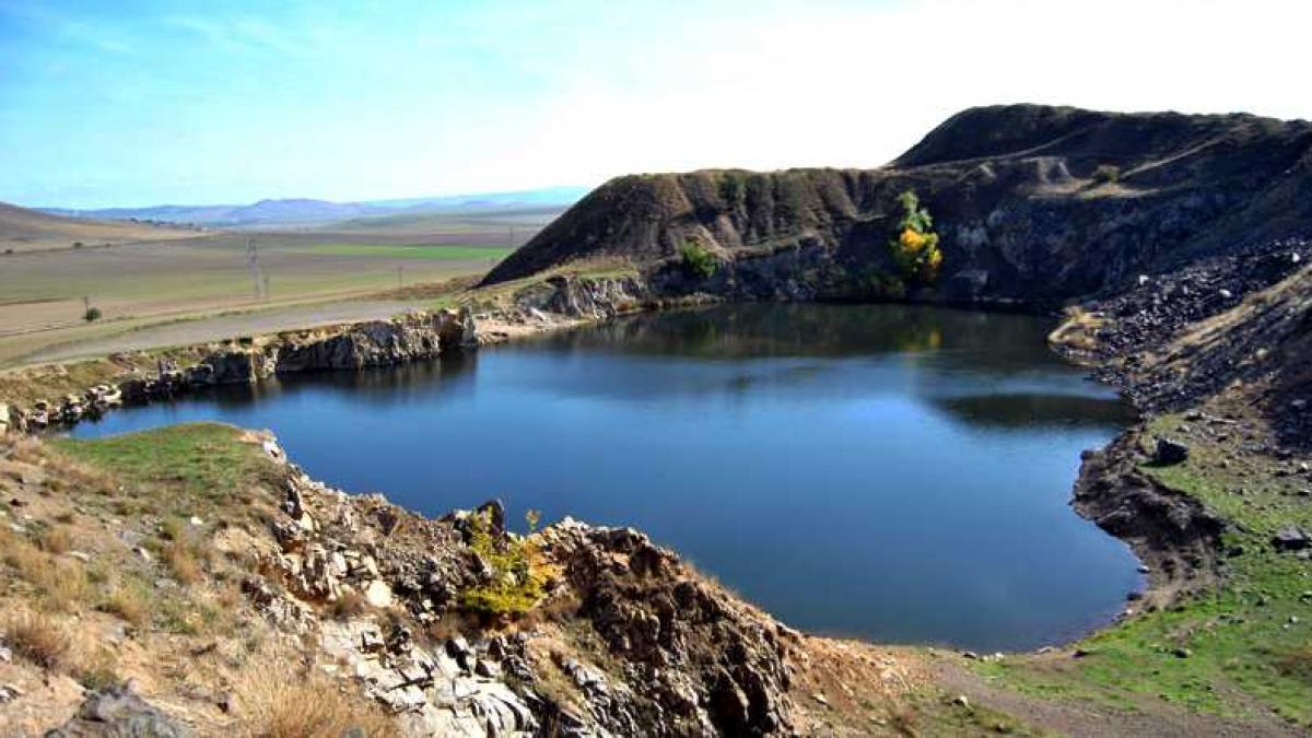 lacul_iacobdeal_muntii_macinului_01_81059800