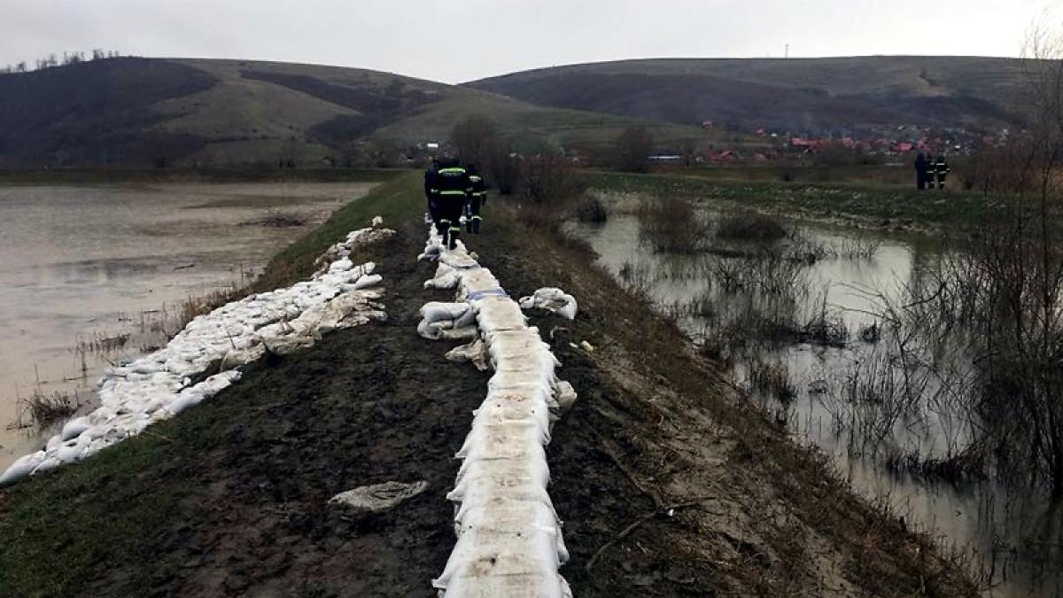 inundatii_isu_pompieri_09915400