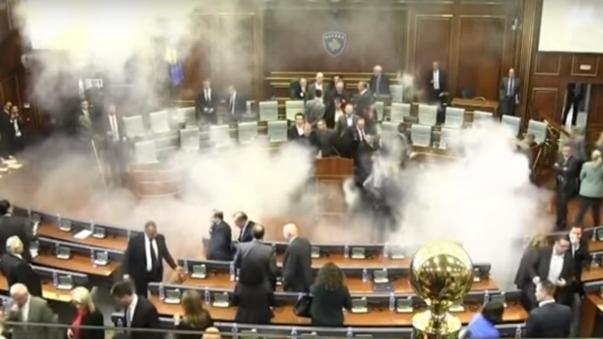 gaze_lacrimogen_87143600