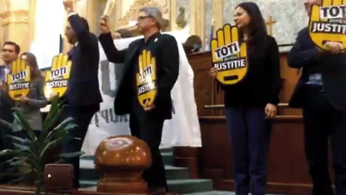 usr_protest_06504300