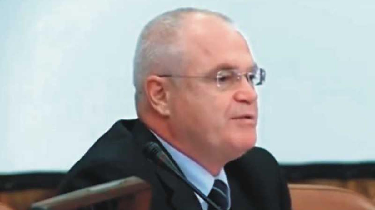 eugen_nicolicea_blue_16184500