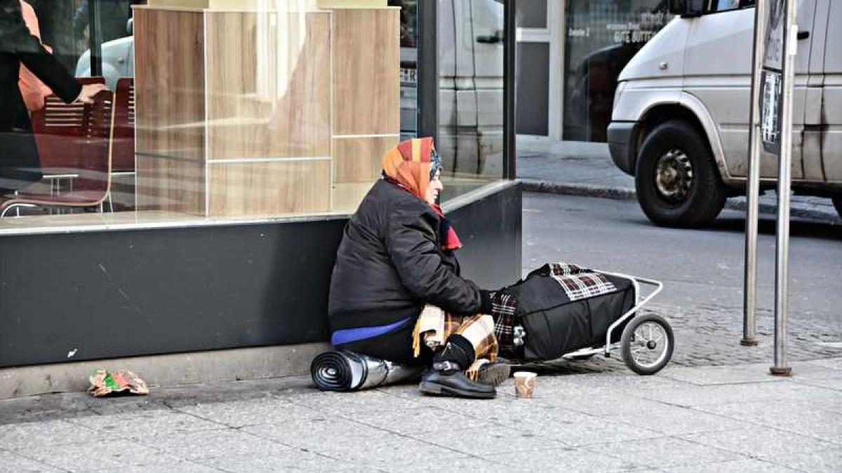 homeles_femeie_adapost_46495500