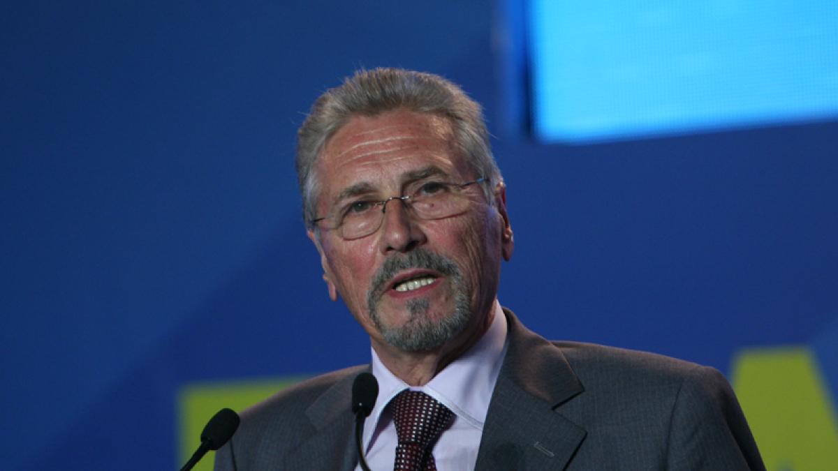 1372257575constantinescu_mr_1_61074100