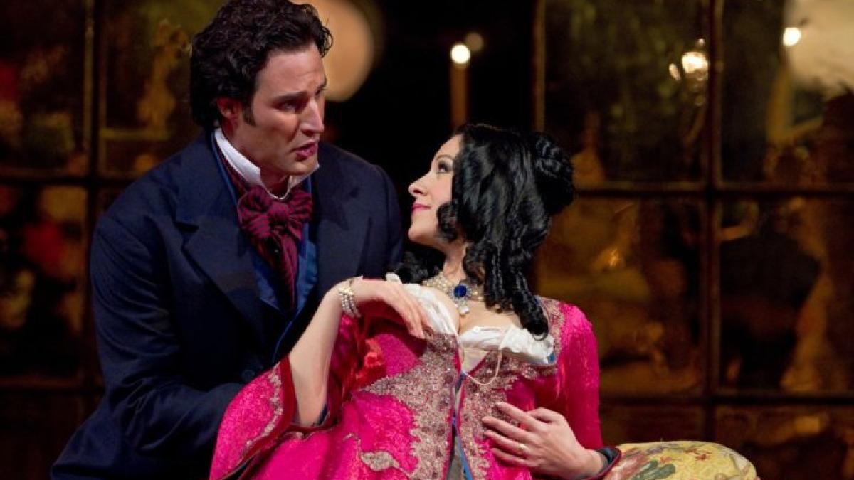 la_metropolitan_opera_in_la___traviata__cu_james_valenti_88201600