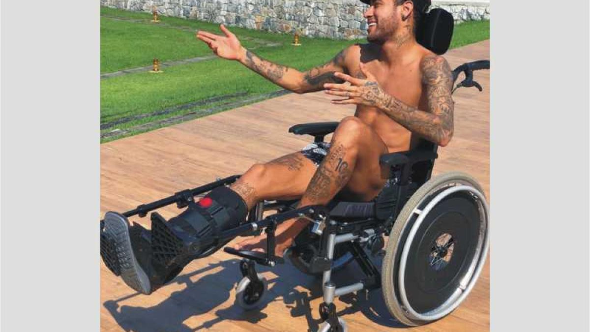 neymar_hawking_07244200