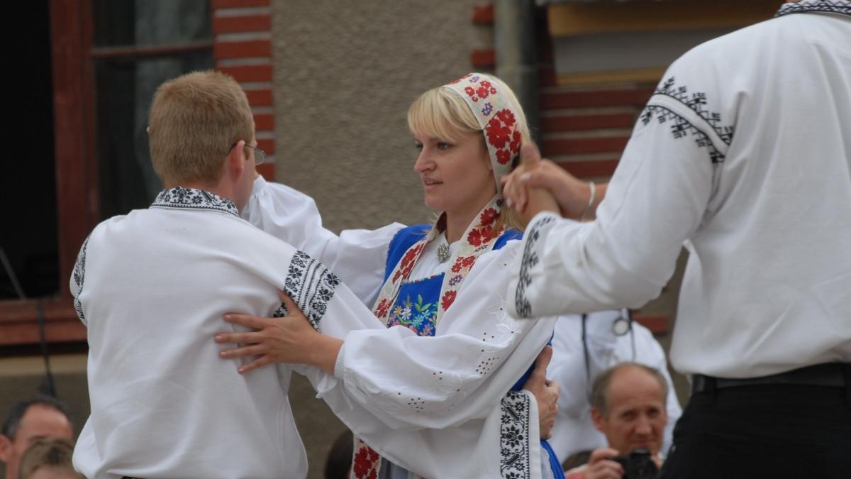 8_frumusetea_costumelor_populare_29379600