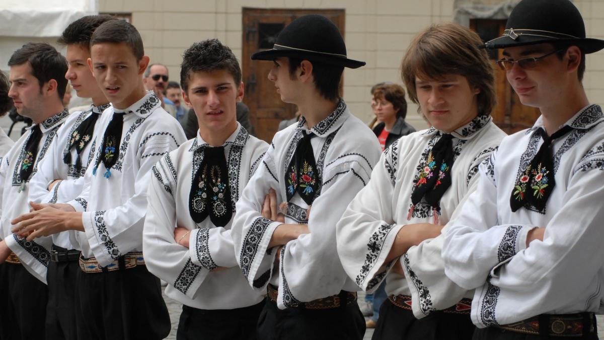 2_costume_populare_sasesti_87754100