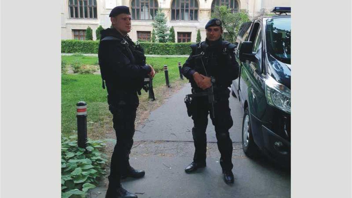 jandarmi_uzi_12563000