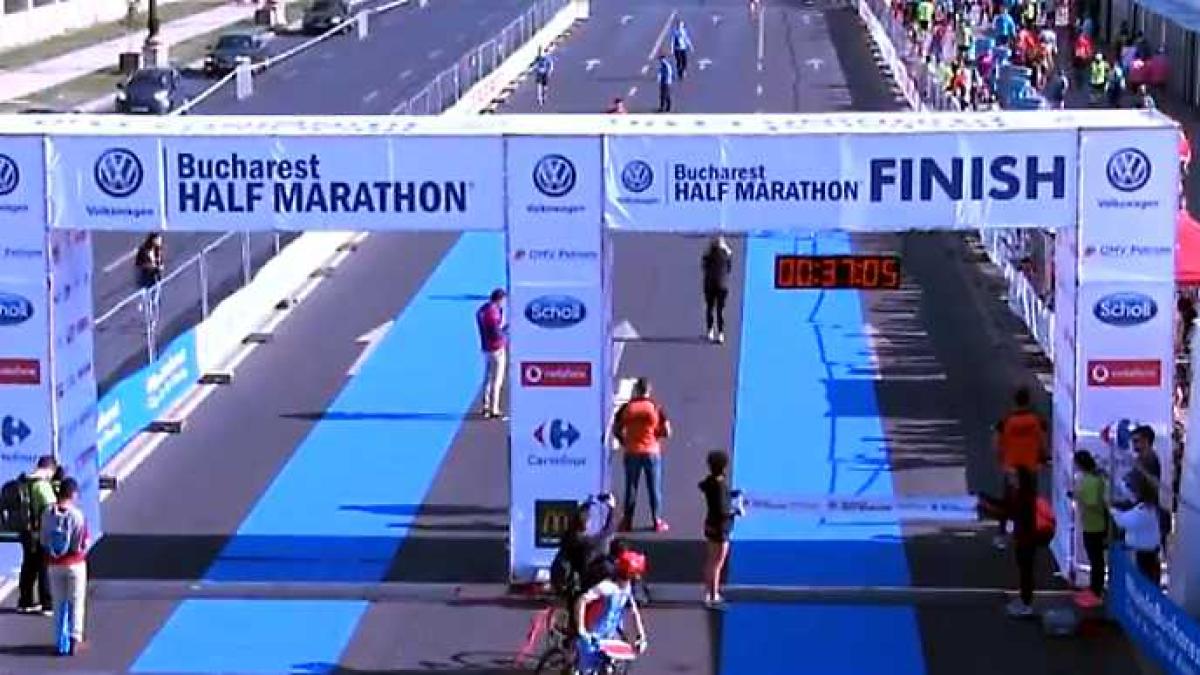 semimaraton_finish_11780400
