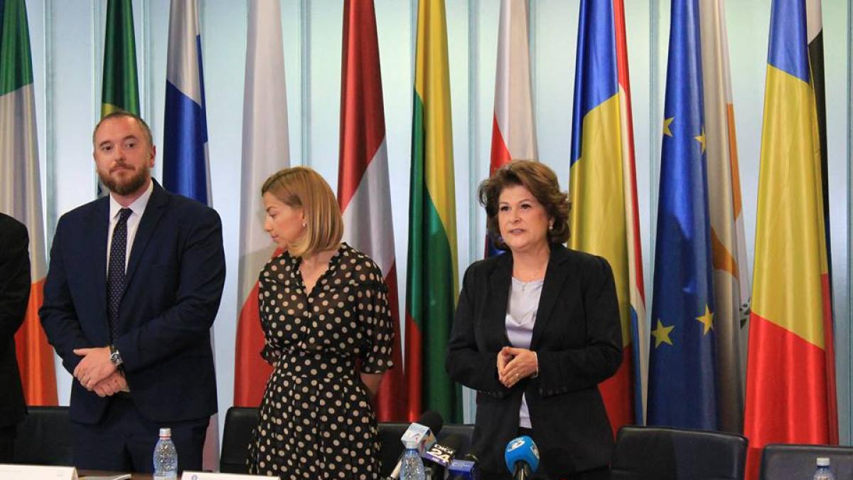 rovana_plumb_55261100