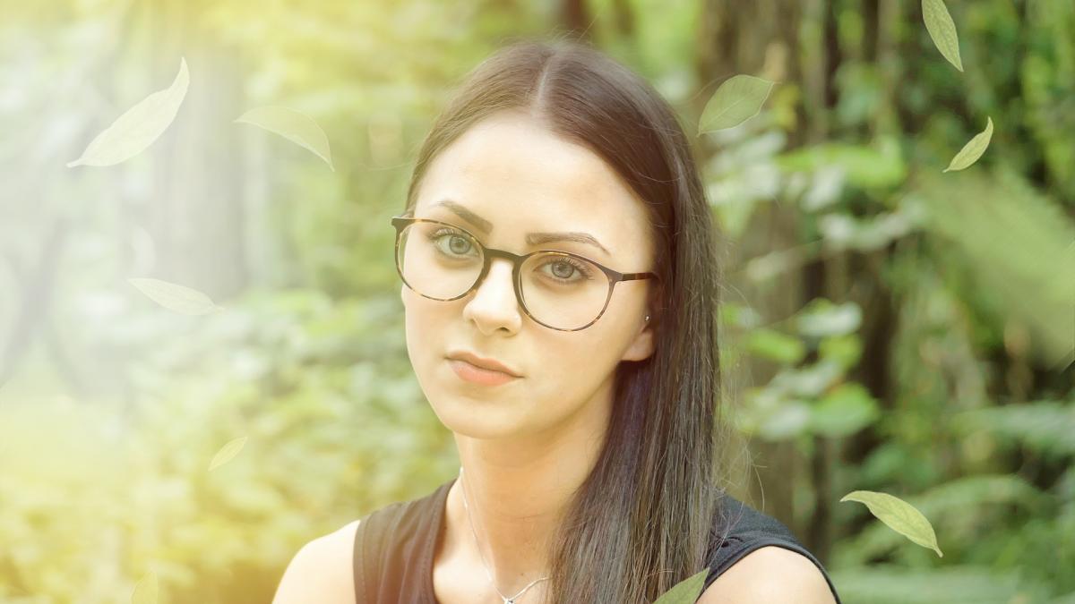 ochi_ochelari_femeie_tanara_91496000