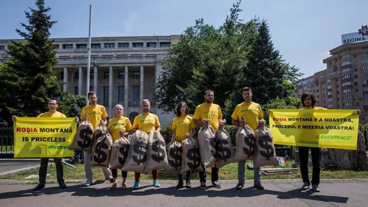 protest_rosia_montana_greenpeace_35914300