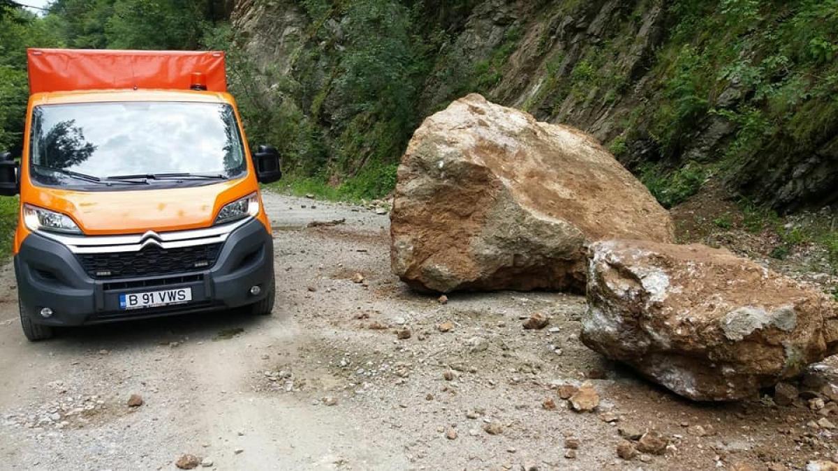 35882645_2035046383422097_5496676781526089728_n_02006400