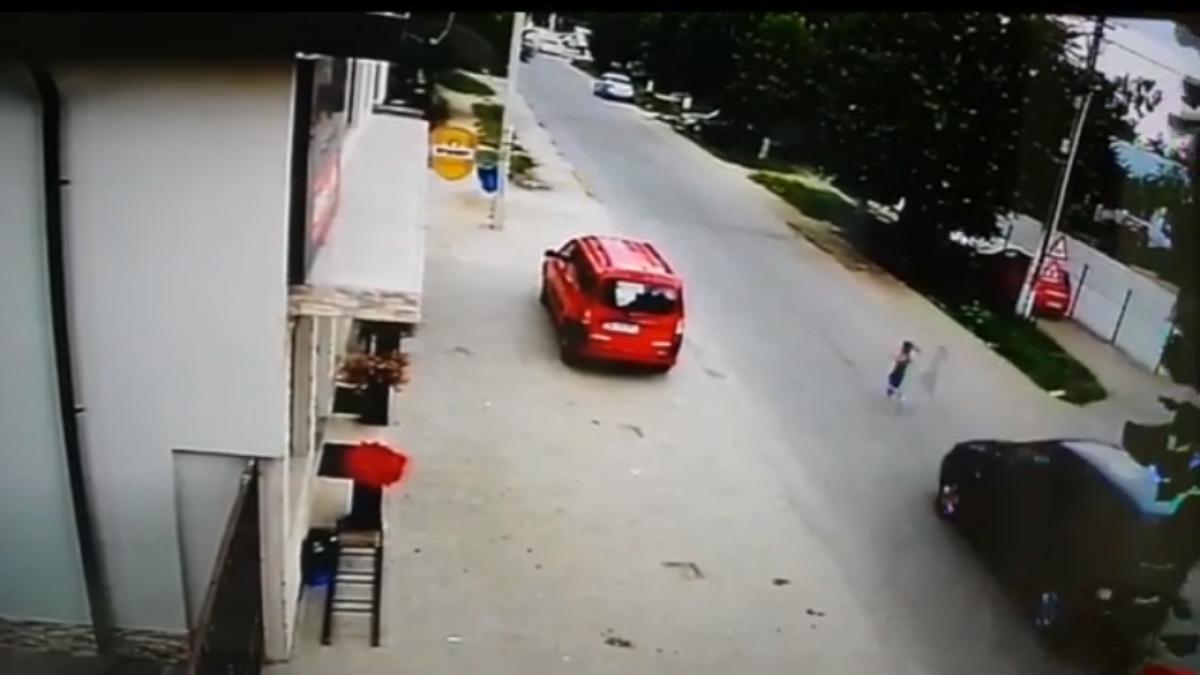 fetita_spulberata_47343700