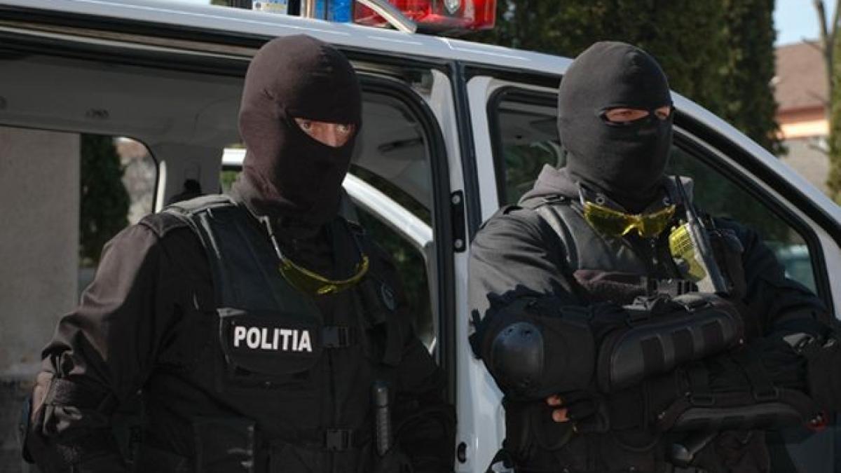 politie_perchezitii_mascati_70185600