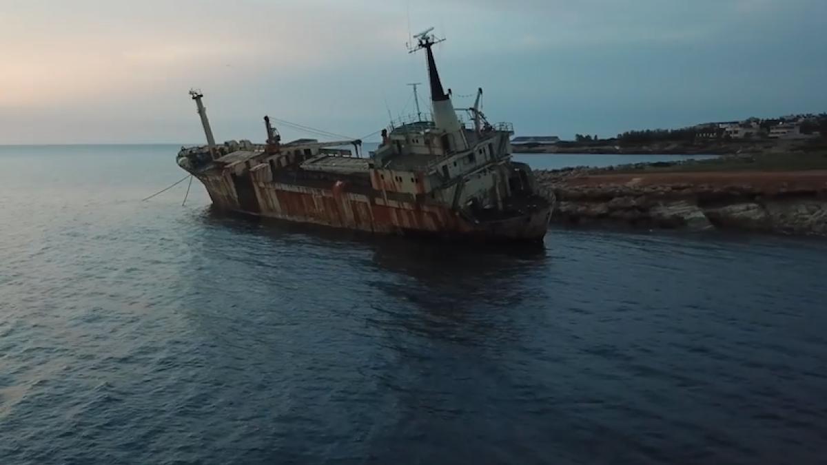 vas_naufragiu_74979600