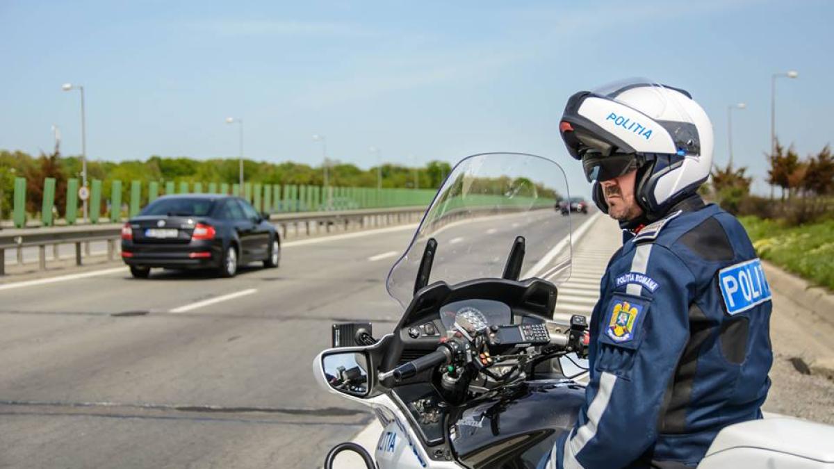 politie_moto_autostrada_72813700