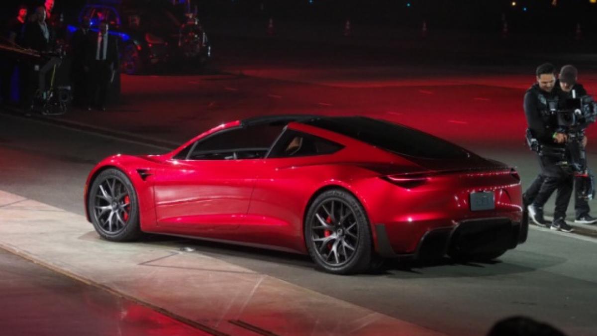 tesla_a_prezentat_noul_model_roadster_cea_mai_rapida_masina_de_serie_din_lume_491692_05452400