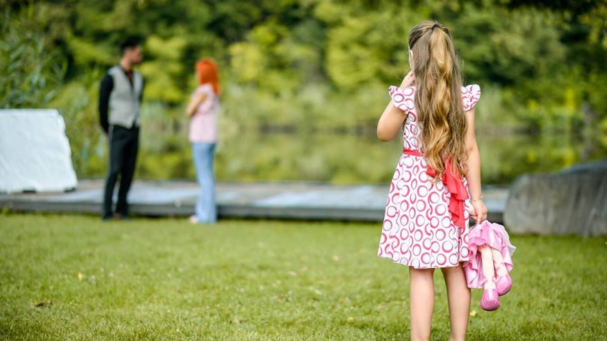 fructul_oprit_sezon_doi_fata_anei_fata_soniei_copil_08221200