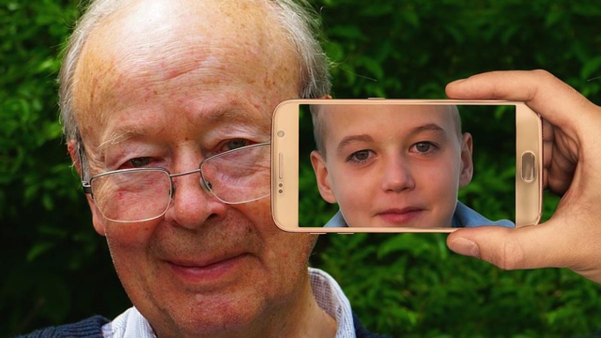 batran_copil_smartphone_telefon_56018100