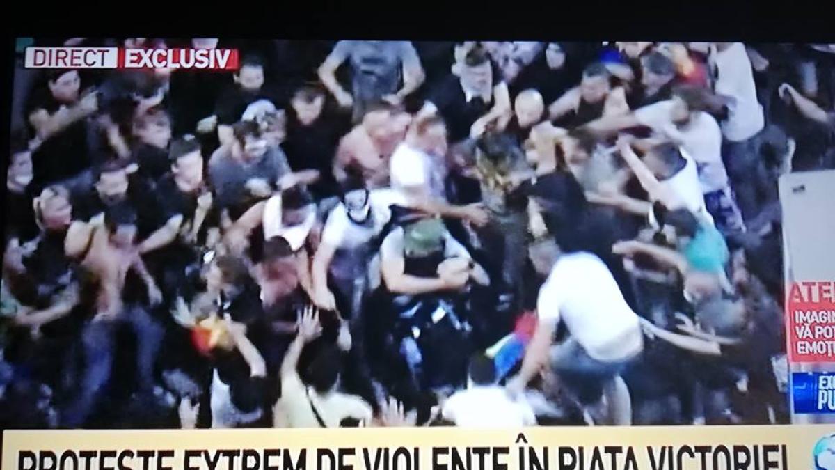 38850829_302652096979121_8850795778684223488_n_05865300