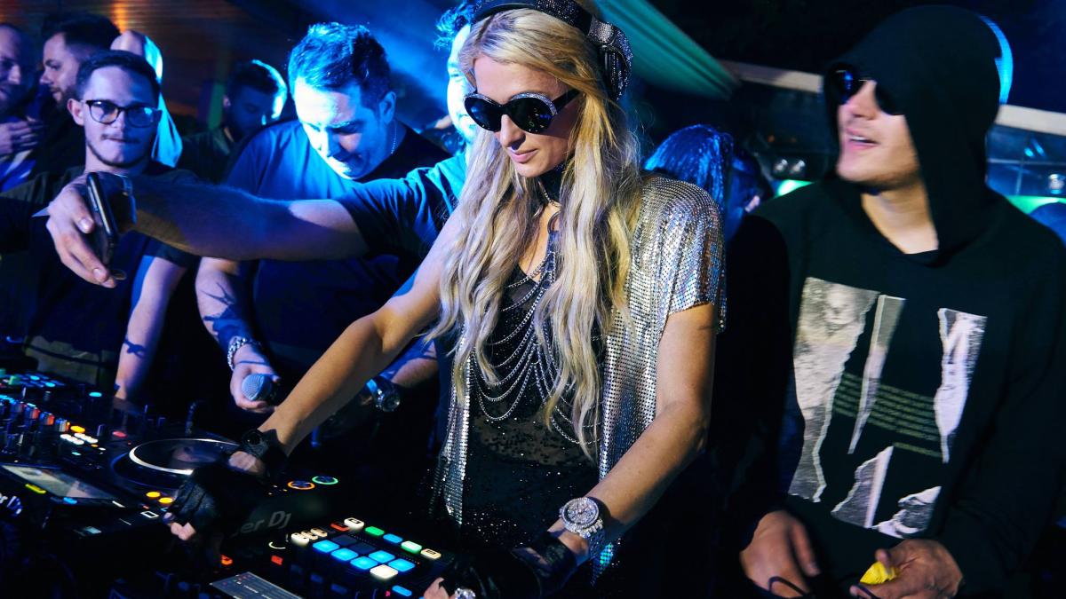 paris_hilton_1_65672400