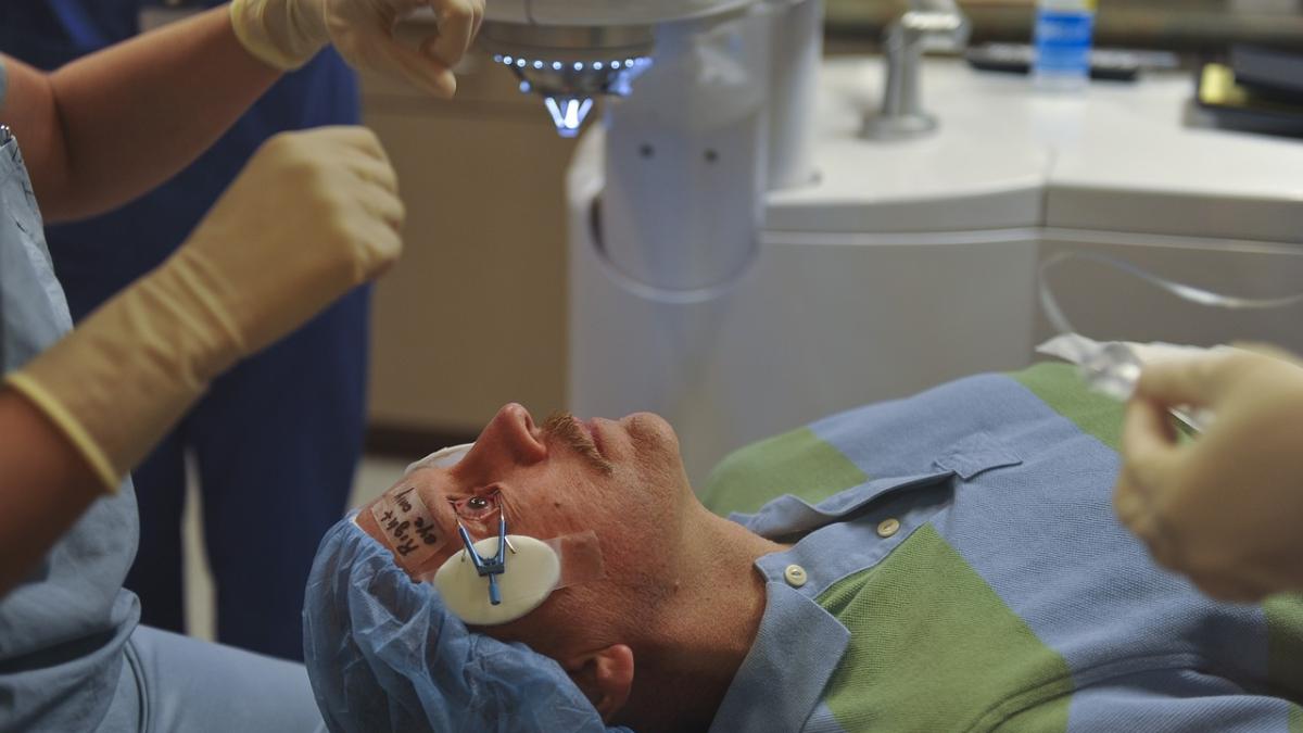 operatie_ochi_transplant_cornee_60094600