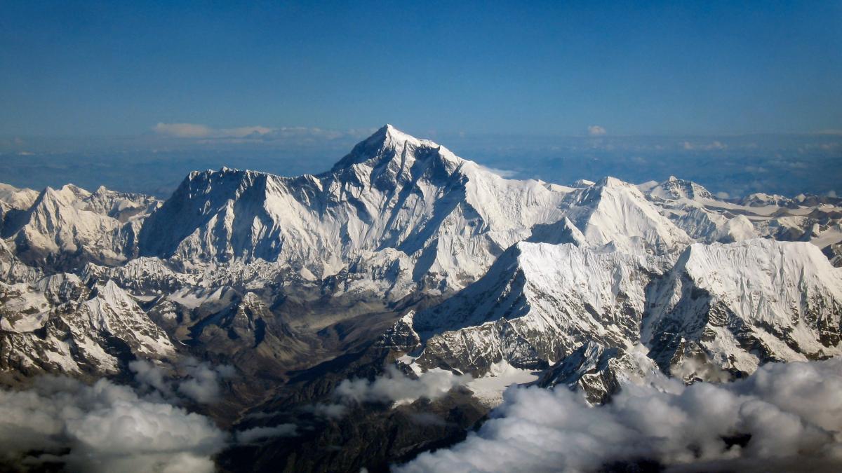 mount_everest_as_seen_from_drukair2_plw_edit_71622700