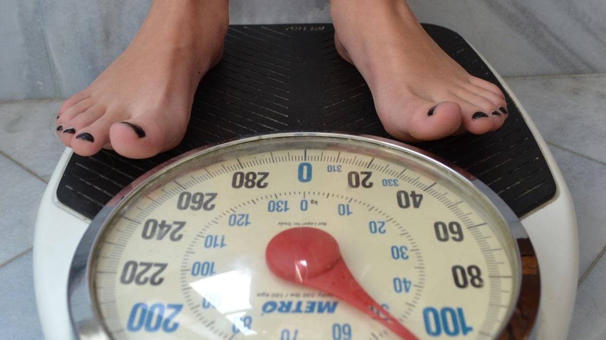 femeie_picioare_cantar_greutate_dieta_22894700