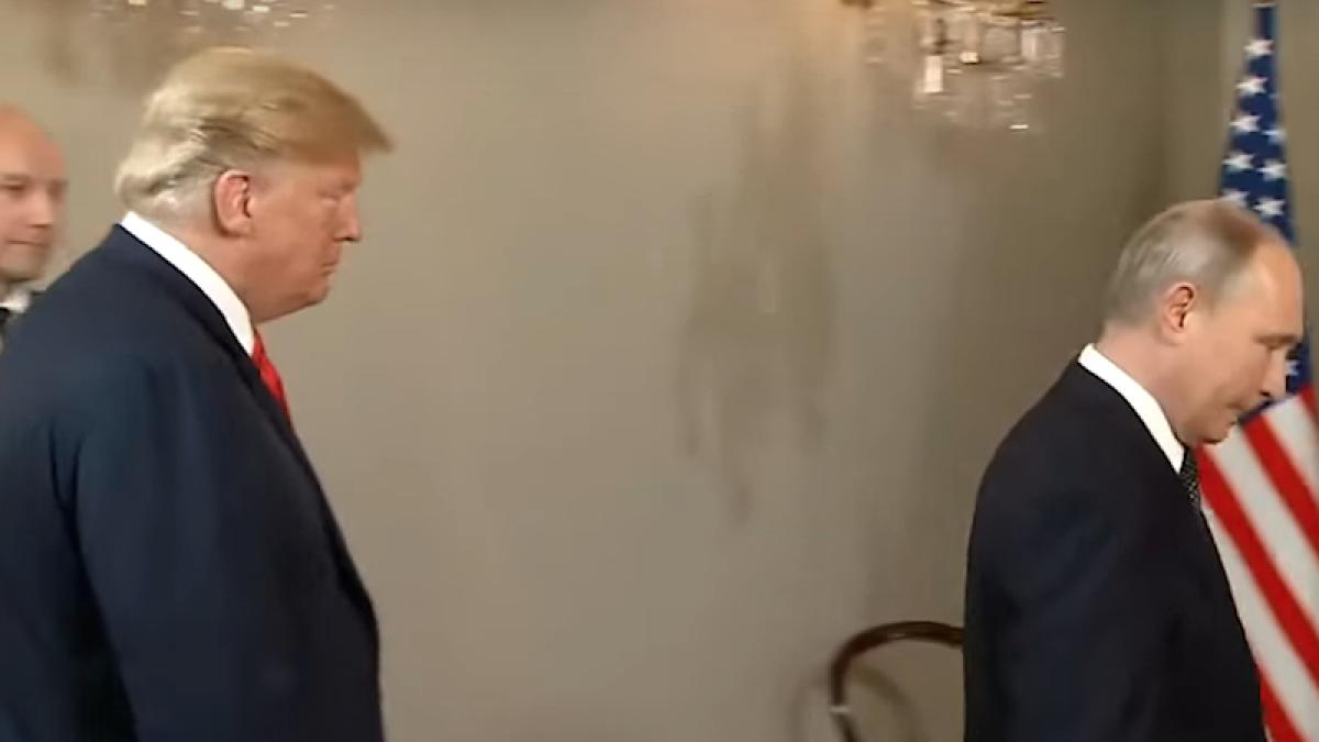 trump_putin_back_90798800