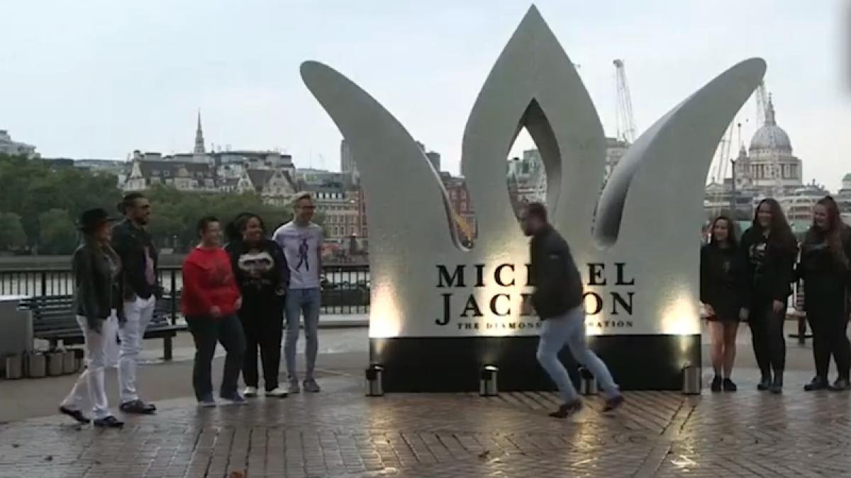 michael_jackson_60ani_monument_80721500