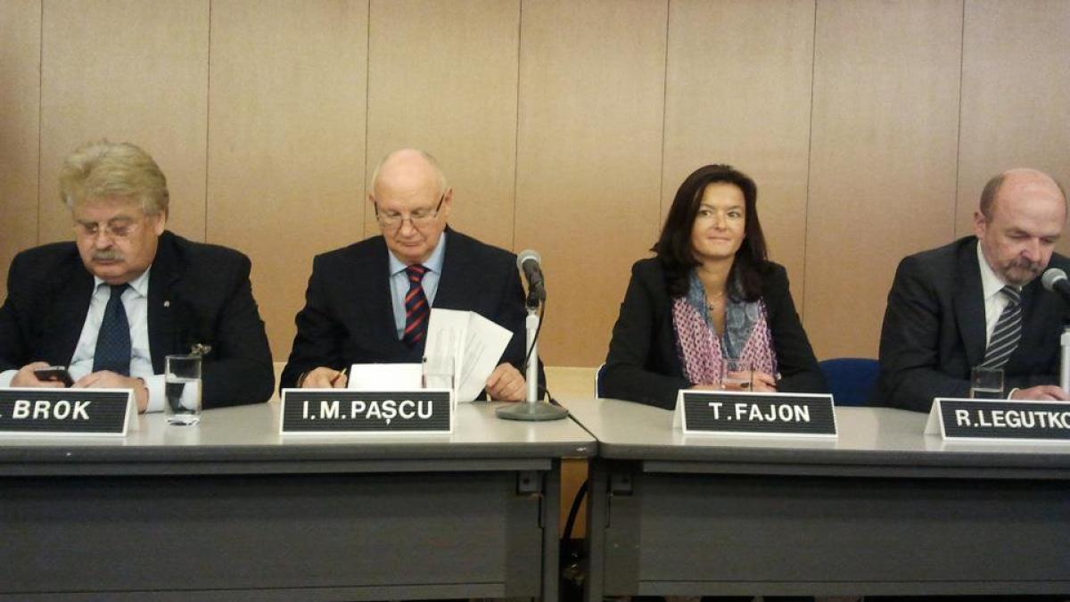 374989_2563249242781_852900241_n_42589000